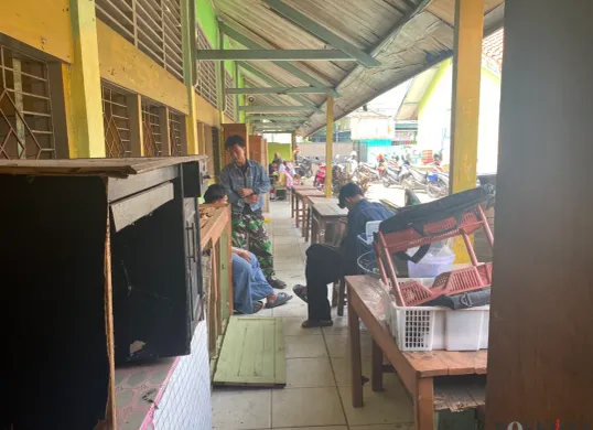 Suasana SMK PGRI 24 Jakarta di gedung baru, Tegal Alur, Cengkareng, Jakarta Barat pada Jumat, 2 Mei 2025 cukup memprihatinkan. (Sumber: Poskota/Primayanti Juli Kumala Manalu)
