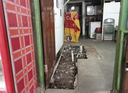 Kondisi rumah di Kali Cideng, Jakarta Selatan, Sabtu, 3 April 2025. (Sumber: Poskota/Nurpini Aulia Rapika)