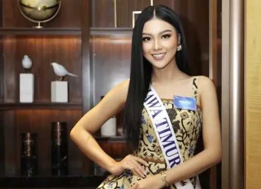 Firsta Yufi Amarta Putri dinobatkan sebagai Puteri Indonesia 2025, mewakili Jawa Timur. (Sumber: Instagram/@firstayap)