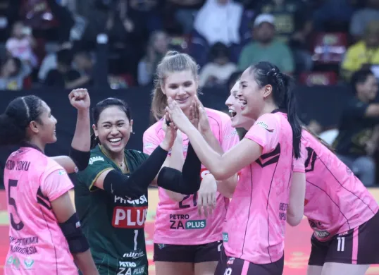 Gresik Petrokimia mengalahkan Jakarta Electric PLN di laga terakhir final four Proliga 2025. (Sumber: Humas Proliga)