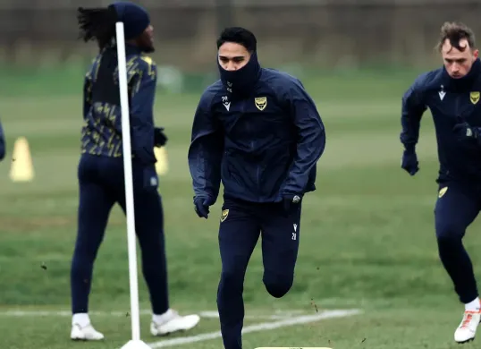 Pemain Timnas Indonesia, Marselino Ferdinan menjalani debut di kompetisi Divisi Championship Liga Inggris 2024-25 saat Oxford United menghadapi Swansea City. (Sumber: Instagram @marselinoferdinan10)