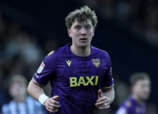 Striker Timnas Indonesia, Ole Romeny, menutup musim 2024/2025 dengan hasil imbang bersama klubnya, Oxford United. (Sumber: Instagram/@oufcofficial)