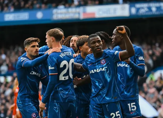 Para pemain Chelsea merayakan gol Cole Palmer ke gawang Liverpool di laga pekan 35 Premier League 2024-25. (Sumber: Instagram @chelseafc)