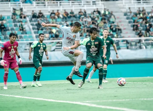 Persik Kediri saat hadapi Persebaya di putaran pertama Liga 1 musim 2024-25. (Sumber: Persebaya.id)
