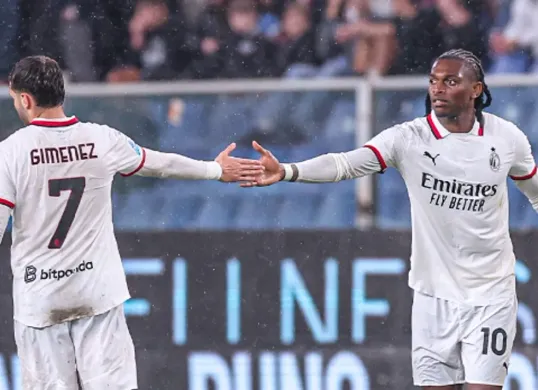 Rafael Leao menunjukkan kualitasnya sebagai pemain kunci dengan terlibat dalam dua gol penting yang memastikan kemenangan AC Milan atas Genoa. (Sumber: Instagram/@acmilan)