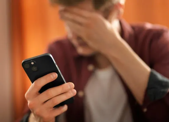 Tanda-Tanda HP Diretas oleh Debt Collector Pinjol. (Sumber: Freepik)