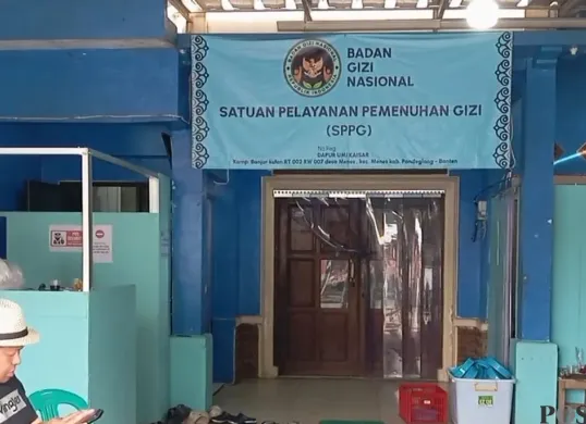 Suasana dapur MBG di di Kecamatan Menes, Kabupaten Pandeglang. (Sumber: Poskota/Samsul Fatoni)