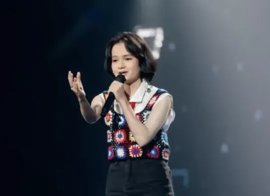 Mesa Hira, finalis Top 3 Indonesian Idol 2025 yang namanya menjadi perbincangan publik, tidak hanya karena prestasinya di dunia tarik suara, tetapi juga karena kontroversi yang mengiringinya. (Sumber: Instagram/@meisya.syahira))
