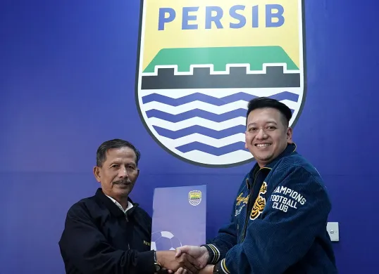 Perjalanan karier Djadjang Nurdjaman lengkap setelah mencicipi gelar juara bersama Persib sebagai Direktur Teknik. (Sumber: Media Officer Persib Bandung)