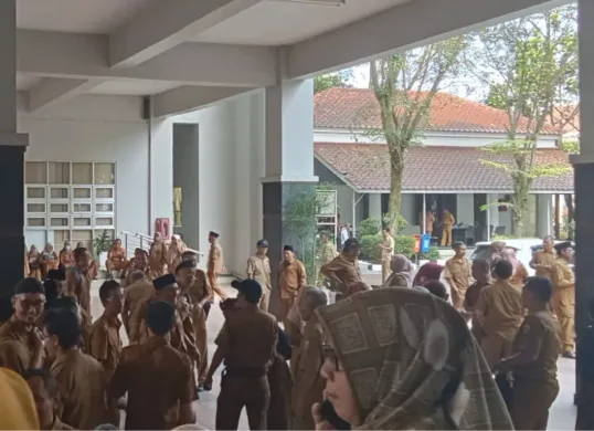 Suasana para kepala sekolah saat dikumpulkan di di Gedung Pendopo, Kabupaten Lebak, Selasa, 6 Mei 2025. (Sumber: Dok. Setda Lebak)