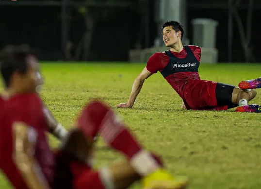 Elkan Baggott saat berlatih bersama skuad Timnas Indonesia di Lapangan JIS, Jakarta, pada 23 Maret 2023. (Sumber: PSSI)