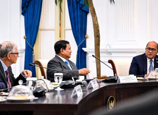 Presiden Republik Indonesia Prabowo Subianyo menerima kunjungan tokoh filantropi dunia sekaligus pendiri Gates Foundation Bill Gates. (Sumber: BPMI Setpres via setkab.go.id)