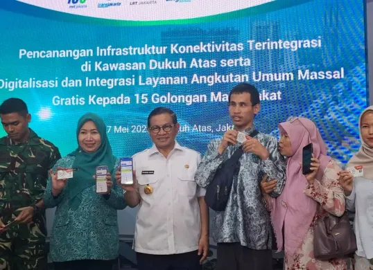 Gubenur Jakarta, Pramono Anung saat memberikan pernyataan ke awak media, di Dukuh Atas, Jakarta Pusat, Rabu, 7 Mei 2025. (Sumber: Poskota/Muhammad Tegar Jihad Al Faruq)