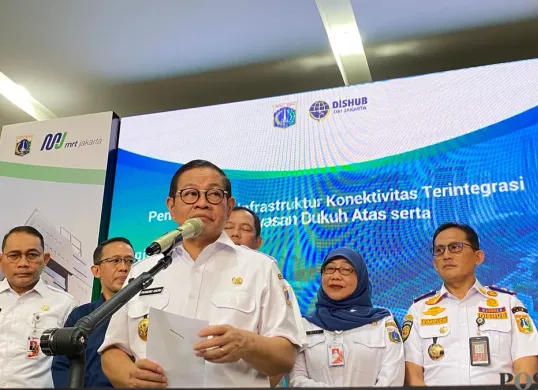Gubernur Jakarta Pramono Anung saat memberikan pernyataan kepada awak media di Dukuh Atas, Jakarta Pusat, Rabu 7 Mei 2025. (Sumber: Poskota/M. Tegar Jihad)