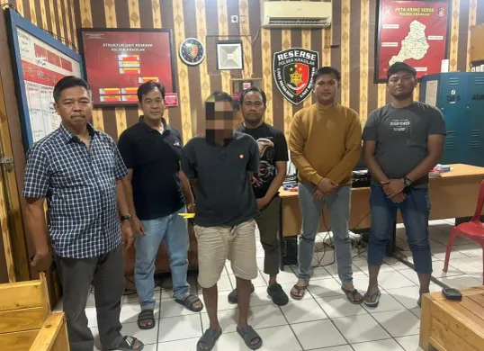 Seorang oknum ormas ditangkap Polsek Kragilan setelah menipu pencari kerja. (Sumber: Dok. Polsek Kragilan)