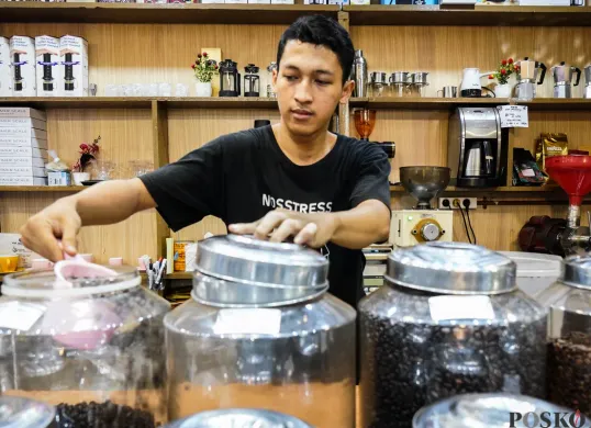 Menyesap Segelas Kopi di Pasar Santa