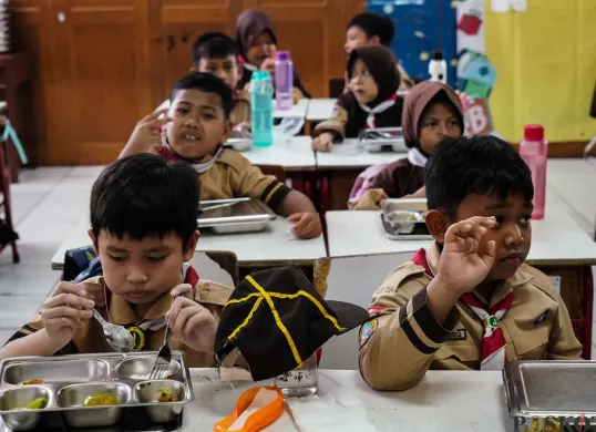 Ilustrasi, Badan Pengawas Obat dan Makanan (BPOM) mengungkapkan telah terjadi 17 kasus keracunan makanan tersebar di 10 provinsi pada program Makan Bergizi Gratis (MBG). (Sumber: Poskota/Bilal Nugraha Ginanjar)