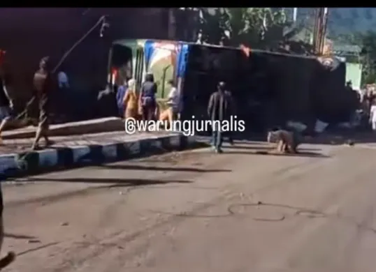 Kecelakaan bus ALS di Padang tewaskan 12 orang (Sumber: Instagram @warungjurnalis)