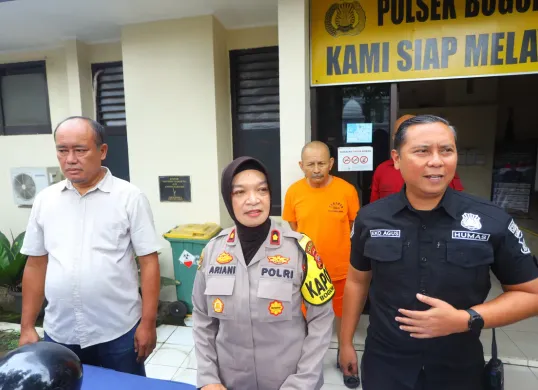 Pelaku penganiayaan, IY, saat diringkus polisi. (Sumber: Dok. Humas Polres Bogor)