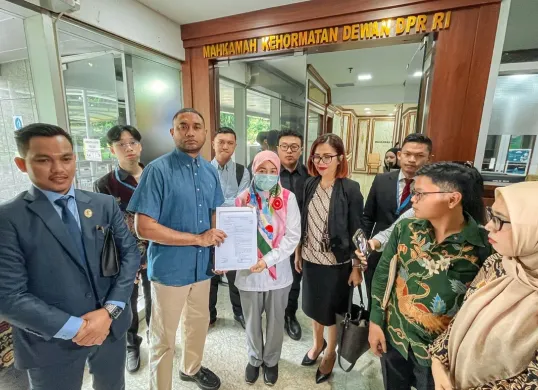 Rayen Pono kecewa sanksi MKD DPR RI ke Ahmad Dhani dinilai terlalu ringan terkait pelecehan nama marga Pono. (Sumber: Capture Instagram Rayen Pono)
