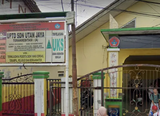 Ahli waris SDN Utan Jaya Depok menggembok sekolah setelah 35 tahun tak dapat ganti rugi. Siswa terpaksa dipulangkan sementara! Simak kronologi lengkap sengketa lahan. (Sumber: Google Street View, 2024)