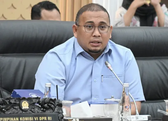 Andre Rosiade, anggota DPR RI sekaligus mertua Arhan, menyuarakan dugaan keras mengenai keberadaan dua sosok yang diduga sebagai operator mafia sepak bola, yang ia identifikasikan dengan inisial JN dan P.