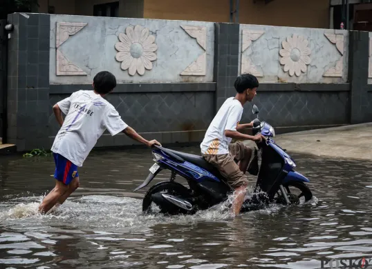 Ilustrasi banjir. (Sumber: Poskota/Bilal Nugraha Ginanjar)