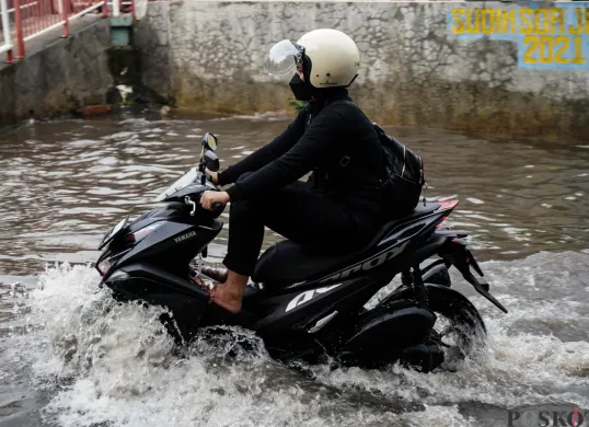 Hujan Deras Wilayah di Jakarta Selatan Tergenang Banjir