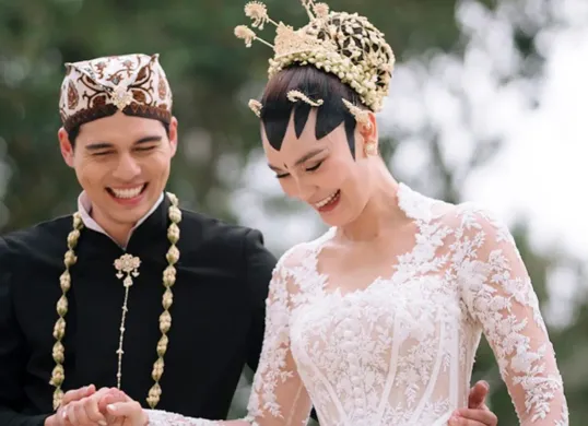 Potret pernikahan Luna Maya dan Maxime Bouttier. (Sumber: Instagram/@lunamaya)