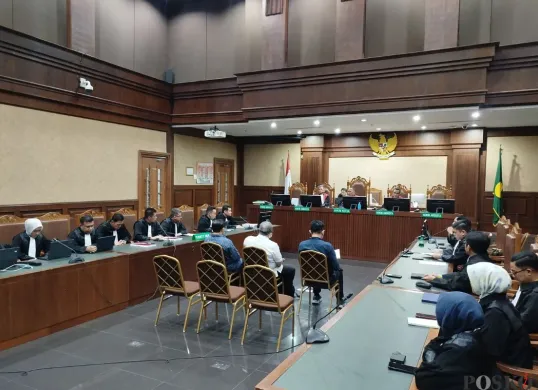 Sidang tiga hakim penerima suap kasus vonis Gregorius Ronald Tannur di Pengadilan Tindak Pidana Korupsi (Tipikor) Jakarta Pusat, Kamis, 8 Mei 2025. (Sumber: Poskota/Ramot Sormin)