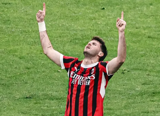 Santiago Gimenez tampil gemilang saat AC Milan mengalahkan Bologna dengan skor 3-1 (Sumber: @acmilan)