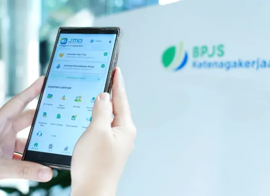 Peserta BPJS Ketenagakerjaan dapat mencairkan klaim melalui aplikasi Jamsostek Mobile (JMO) yang dapat diunduh di App Store maupun Playstore. Simak informasinya di sini. (Sumber: BPJS Ketenagakerjaan)