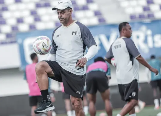 Pelatih Persita, Fabio Lefundes kabarnya bakal mengarsiteki Borneo FC di musim depan. (Foto: Instagram/@persita.official)