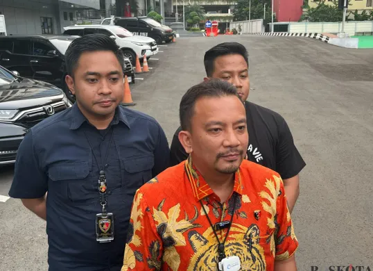 Kasat Reskrim Polres Metro Jakarta Barat, AKBP Arfan Sipayung saat doorstop di Polres Metro Jakarta Barat, Jumat 9 Mei 2025. (Sumber: Poskota/Pandi Ramedhan)