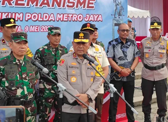Kapolda Metro Jaya, Irjen Karyoto, sesaat setelah memimpin apel siaga anti premanisme Polda Metro Jaya di Monumen Nasional (Monas), Jakarta Selatan, Jumat, 9 Mei 2025. (Sumber: Poskota/Ali Mansur)