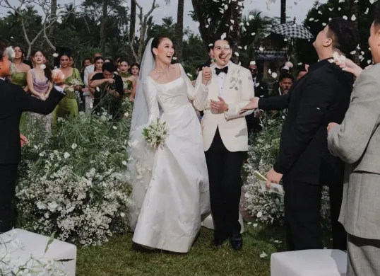 Luna Maya dan Maxime Bouttier di hari pernikahan mereka, Rabu, 7 Mei 2025. (Sumber: Instagram/@lunamaya)