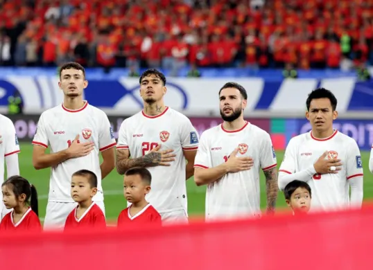 Shayne Pattynama (tengah) saat membela Timnas Indonesia menghadapi China di putaran ketiga kualifikasi Piala Dunia 2026 zona Asia. (Sumber: PSSI)