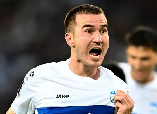 Ekspresi striker FK Arkadag, Altymyrat Annadurdyyev setelah mencetak gol kemenangan timnya atas Svay Rieng FC di final AFC Challenge League musim 2024-2025. (Sumber: Instagram @theafchub)