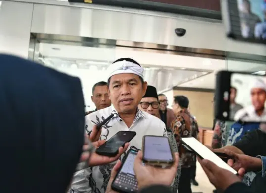 Pria asal Jawa Barat yang berani mengajukan vasektomi kepada Dedi Mulyadi, menunjukkan komitmen luar biasa terhadap keluarga dan program KB pria. (Sumber: jabarprov.go.id)