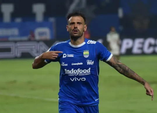 Tyronne del Pino dirumorkan hengkang dari Persib Bandung, ini klarifikasinya. (Sumber: persib.co.id)