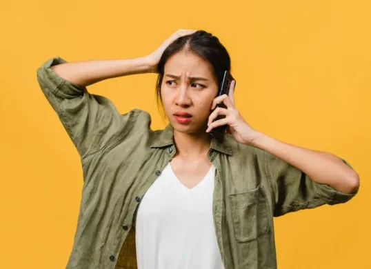 Anda sering dihubungi DC pinjol ilegal? Berikut tips cara menghadapinya dengan bijak. (Sumber: Freepik)