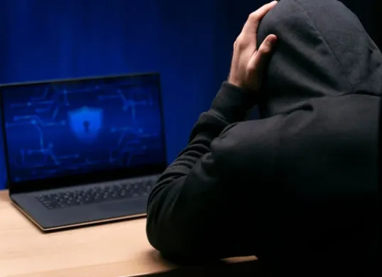 Waspada jangan sampai terjerat, kenali 8 tanda-tanda pinjaman online ilegal berikut ini. (Sumber: Freepik)
