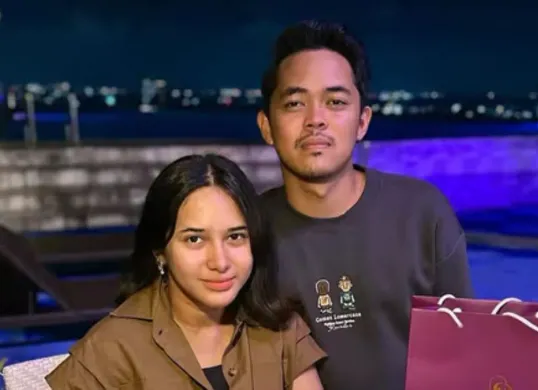 Pengakuan TikToker Dilan Janiyar mengenai dugaan perselingkuhan dan kekerasan dalam rumah tangga (KDRT) yang dilakukan oleh mantan suaminya, Safnoviar Tiasdi. (Sumber: Instagram/ @nyinyir_update_official)
