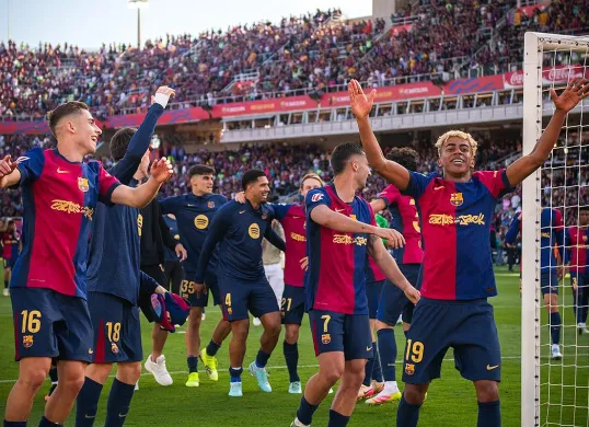 Para pemain Barcelona merayakan kemenangan 4-3 atas Real Madrid di pekan 36 La Liga Spanyol 2024-25. (Sumber: Instagram @fcbarcelona)