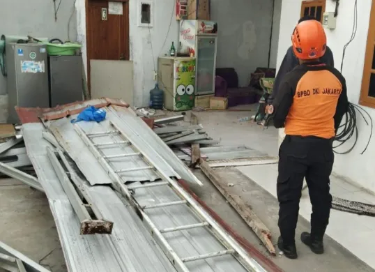 Angin kencang sebabkan puluhan rumah di kawasan Kalideres, Jakbar, rusak, Minggu, 11 Mei 2025. (Sumber: Dok. BPBD Jakarta)