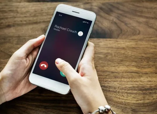 Ilustrasi DC pinjol melakukan penagihan via telepon. (Sumber: PxHere)