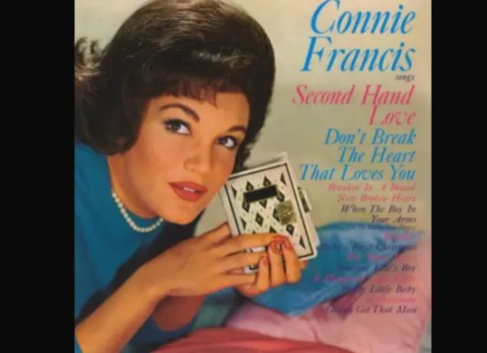 Lagu lawas Pretty Little Baby dari Connie Francis kembali viral dan bikin nostalgia!
