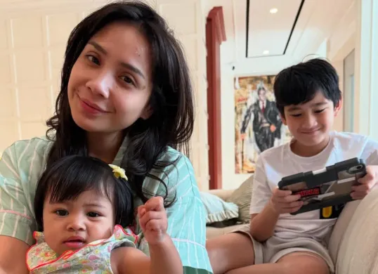 Rafathar mengadu ke Dedi Mulyadi untuk membawa ibunya, Nagita Slavina ke Barak Militer. (Sumber: Instagaram/@raffinagita1717)