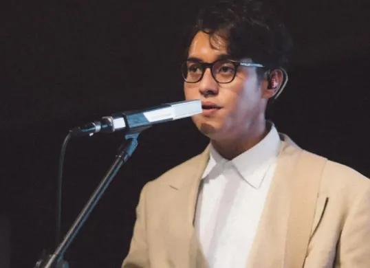 Potret musisi sekaligus aktor, Ardhito Pramono yang mengungkapkan alasan mengapa bercerai dengan Jeanneta Sanfadelia. (Sumber: Instagram/@ardhitopramono)