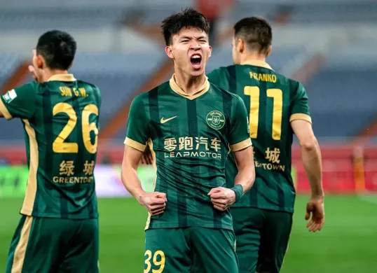 Striker Timnas China, Wang Yudong sedang naik daun di kompetisi Liga Super China 2025. (Sumber: Instagram @zhejianggreentown)